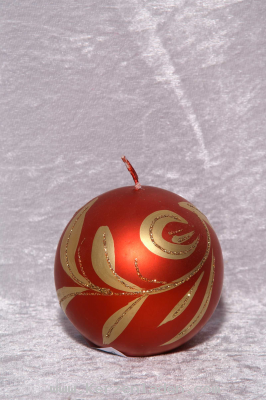 Zierkerze mattrot, mattgoldene Bltter, mit Goldglitter