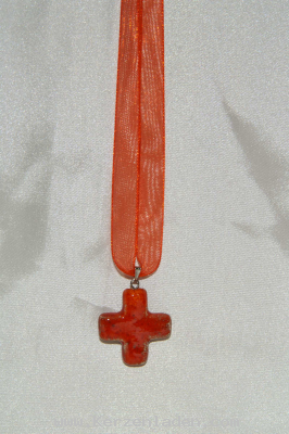 Halskette/ rotes Tllband mit Verschluss/ rotes Steinkreuz