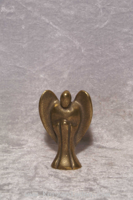 Bronze Engel in einer Geschenkverpackung Text Von allen Seiten umgibst du mich und hltst deine Hand ber mir. Psalm 139,5