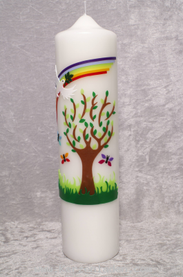 Taufkerze Lebensbaum mit Regenbogen und Taube Wiese und Schmetterlingen. Motiv aufwendig von Hand in Wachs gelegt.