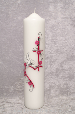 Taufkerze Kreuz, Herz, Blumenranke und Taube rosa pink und silber Motiv von Hand in Wachs gelegt und mit Silberfaden verziert