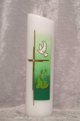 Taufkerze Hintergrund gemalt Grüntöne Taufsymbole und Kreuz aus Wachs