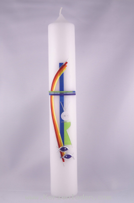 Kommunionkerze weiss Kreuz mit Kelch und Fischen regenbogenfarben Motiv von Hand in Wachs gelegt mit Silberwachsfaden verziert