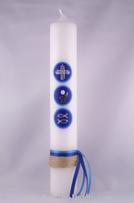 Kommunionkerze weiss Kreuz mit Kelch und Fischen blautöne Motiv von Hand in Wachs gelegt mit Silberwachsfaden verziert und verschiedenen Stoffbanderolen