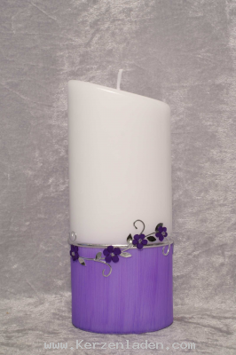 Zierkerze oval klein unterer Teil der Kerze lilafarben bemalt, Blumenranke Silberwachsfaden mit lila Blumen. Ideales Geschenk zum Jubilum und Geburtstag, die Zahl ist im Preis enthalten, Namen und Datum gegen Aufpreis