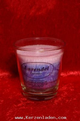 Lavendel Duftkerze aus 100%Stearin mit reinen ätherischen Ölen Kerze im Glas ist 3-farbig von Hand gegossen ein umweltfreundlicher Deckel aus PP bewahrt den Duft im Glas. Typisch ist die leicht glitzernde, kristalline Struktur u. ein ruhiger Abbrand