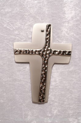 Kreuz aus Metall vernickelt matt mit poliertem Ornament