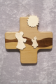 Hängekreuz Holz/ aus drei verschiedenen Hölzer/ verziert mit Laubsägearbeiten/