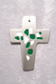 Kreuz aus Metall vernickelt matt mit weiß/grün Mosaik