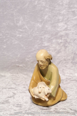 Hirte kniend mit Schaf Leonardo Holzkrippenfigur der Südtiroler Holzschnitzerei Dolfi Handbemalt