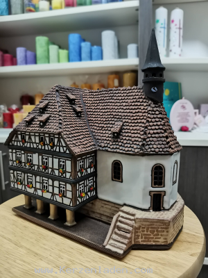 Spitalkirche Forchheim Ton-Kirche handarbeit unten ist eine Öffnung um das Haus zu beleuchten