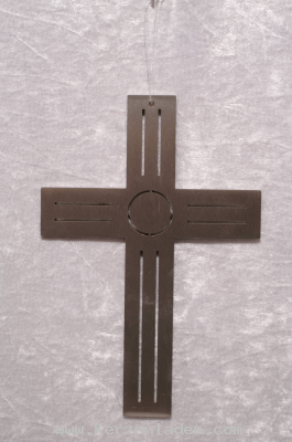 Hängekreuz aus Edelstahl durchbrochen Kreis