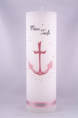 Taufkerze Anker rosatöne mit Glittersteinchen und grauer Schrift, 1Name&1Datum hier inclusive, Motiv von Hand gelegt mit Stoffbanderole, auf ein weißen rustikalen, handgegossenen Kerzenrohling der Firma Weizenkorn aus Basel